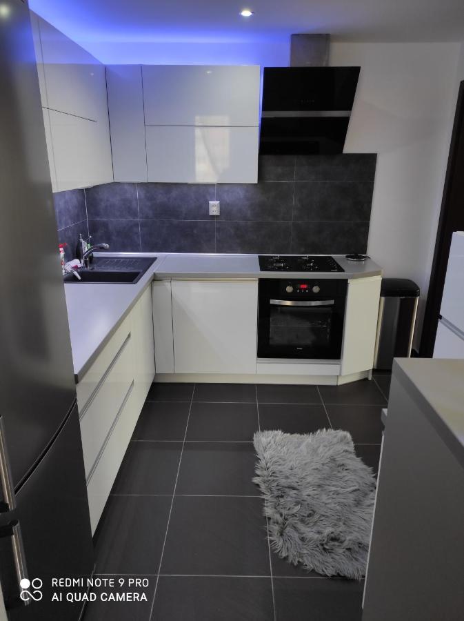 Apartman Mb Poprad Exteriör bild