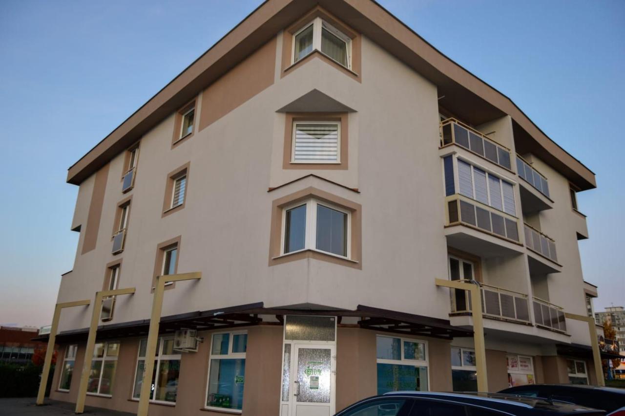 Apartman Mb Poprad Exteriör bild